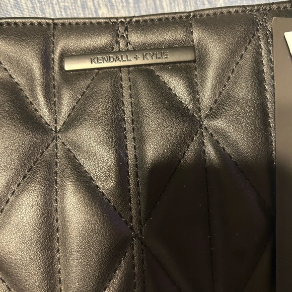 Kylie + Kendall Black Adjustable Shoulder Chain Hand Bag Polyurethane Polyester - Picture 5 of 8